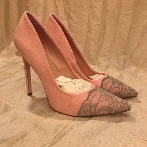Pink with gray lace pump